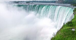 An image of niagra falls.